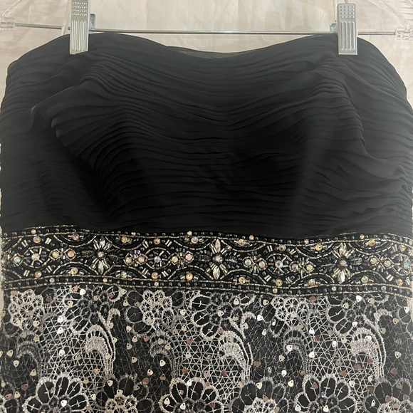 Tony Bowls Strapless Short Black with Silver Sequin Short Dress. Size 12. - Picture 6 of 11